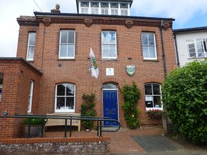 Framlingham Library <https://www.suffolklibraries.co.uk/visit/locations-and-times/framlingham-library>